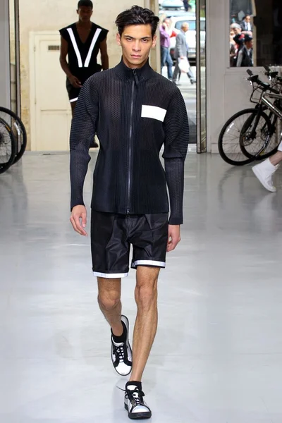 Look 27